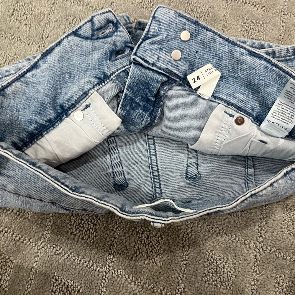 PacSun Light Wash Denim Jean Shorts - Picture 2 of 6